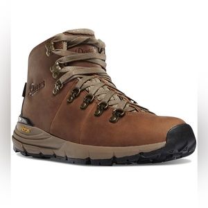 New! Women’s Danner Mountain 600 hiking boots